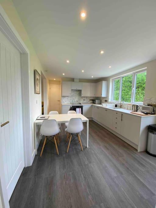 Larks Leaze Lodge, Steeple Ashton, Wiltshire Троубридж Экстерьер фото