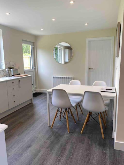 Larks Leaze Lodge, Steeple Ashton, Wiltshire Троубридж Экстерьер фото