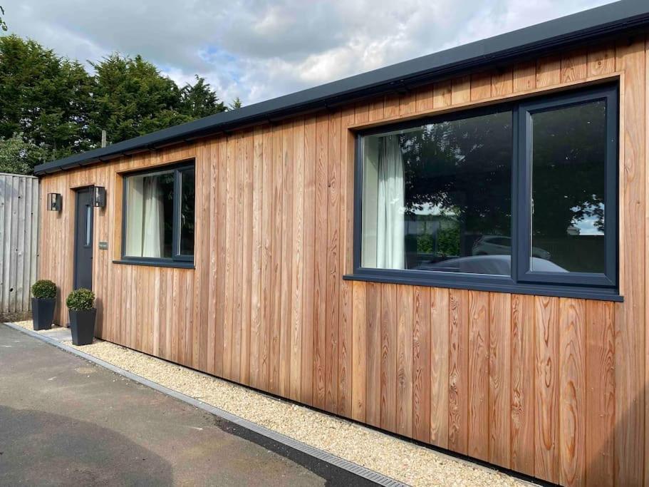 Larks Leaze Lodge, Steeple Ashton, Wiltshire Троубридж Экстерьер фото